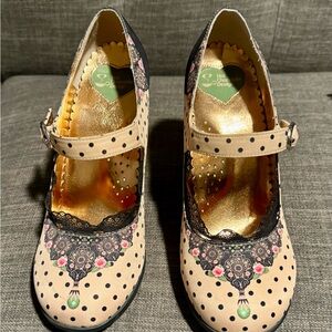 Elegant Floral Mary Jane Heels - Black and Cream